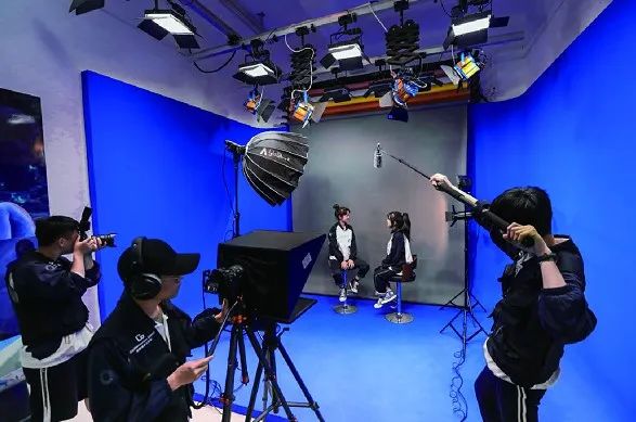 光影筑夢(mèng)，創(chuàng)意未來(lái)——衢州市工程技術(shù)學(xué)校2024年影視節(jié)目策劃專(zhuān)業(yè)招生簡(jiǎn)章