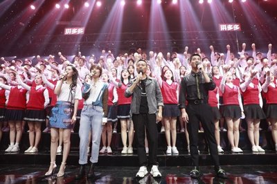 《天天向上》攜手《中國(guó)機(jī)長(zhǎng)》 一場(chǎng)致敬英雄的熒屏交響，如何實(shí)現(xiàn)話(huà)題與口碑的雙贏？